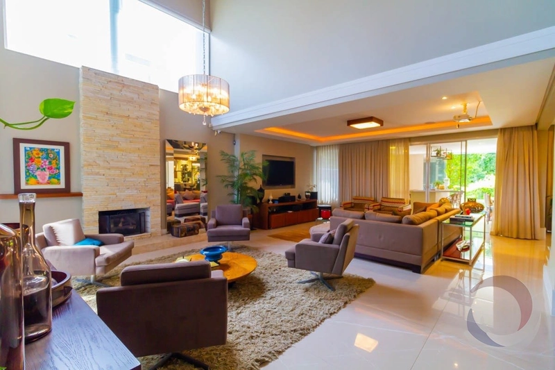 Casa Residencial  no Córrego Grande de 4 dormitórios sendo 4 suítes