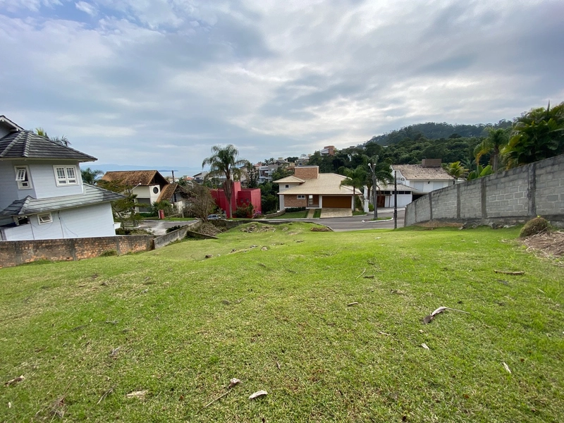 Terreno em condomínio fechado em Cacupé com 686 m²: 3ª foto da galeria de imagens do imóvel