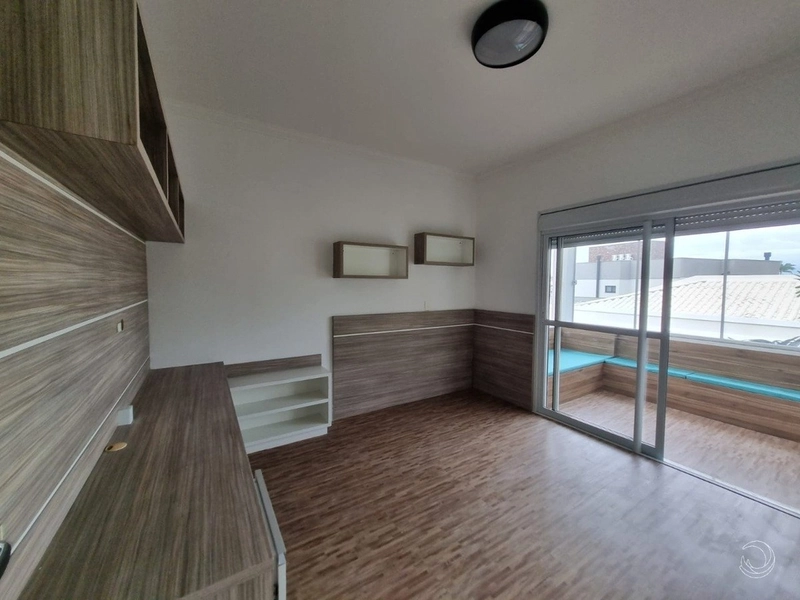 Casa residencial em Sambaqui com 5 dormitórios, sendo 3 suítes e 4 vg: 31ª foto da galeria de imagens do imóvel