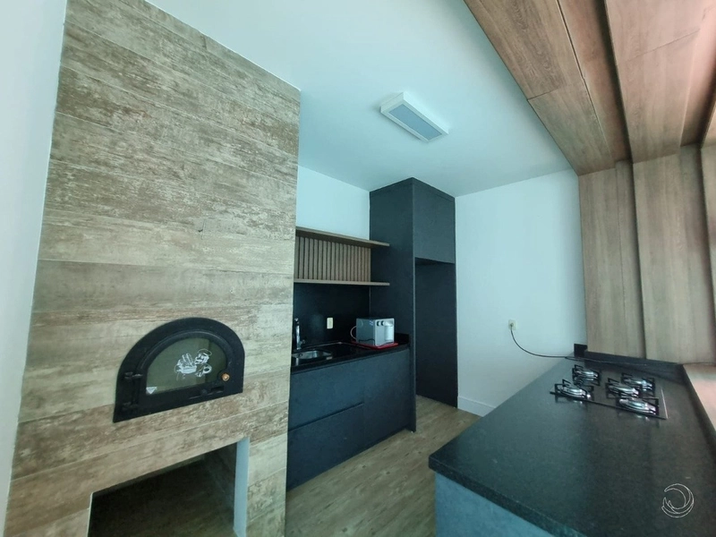Casa residencial em Sambaqui com 5 dormitórios, sendo 3 suítes e 4 vg: 17ª foto da galeria de imagens do imóvel