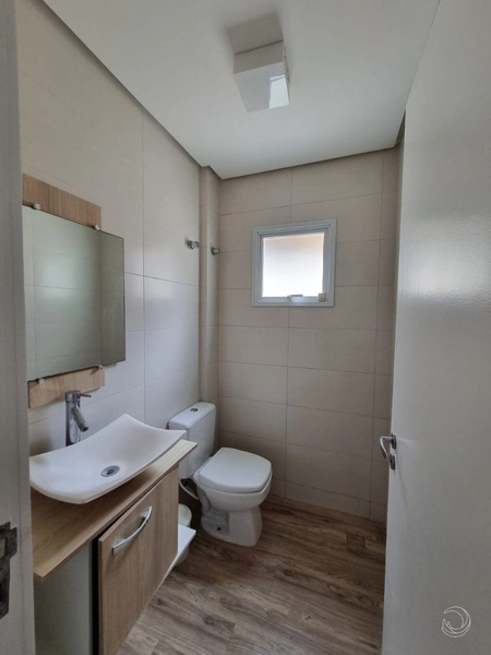 Casa residencial em Sambaqui com 5 dormitórios, sendo 3 suítes e 4 vg: 38ª foto da galeria de imagens do imóvel