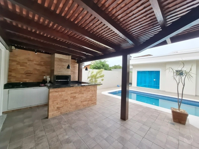 Casa residencial em Sambaqui com 5 dormitórios, sendo 3 suítes e 4 vg: 5ª foto da galeria de imagens do imóvel