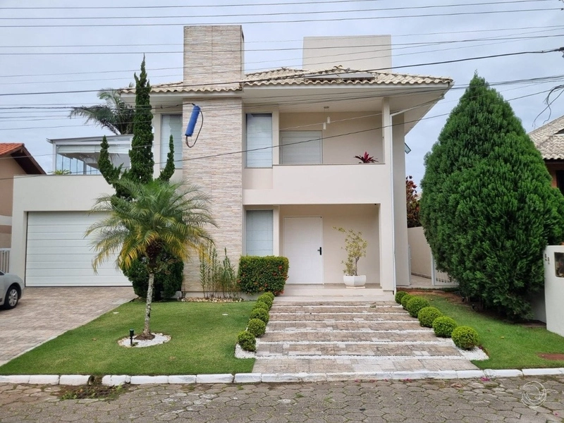 Casa residencial em Sambaqui com 5 dormitórios, sendo 3 suítes e 4 vg: 45ª foto da galeria de imagens do imóvel