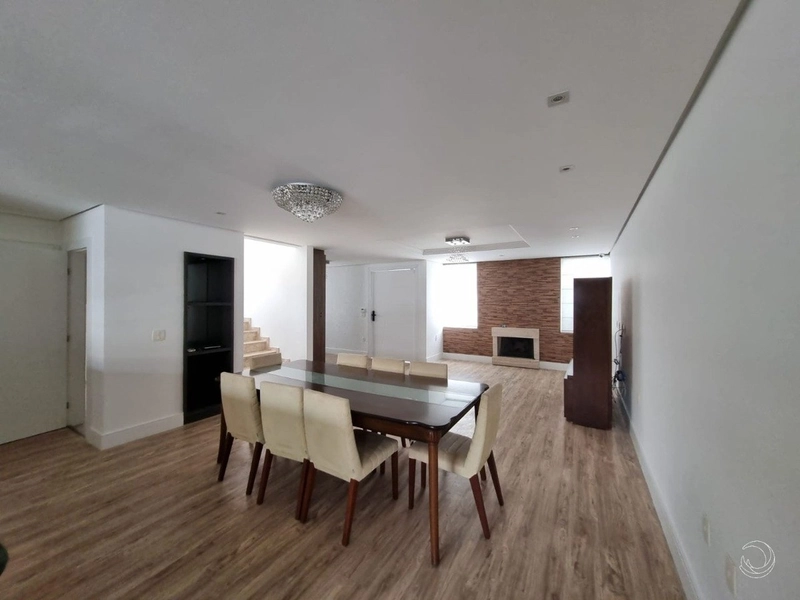 Casa residencial em Sambaqui com 5 dormitórios, sendo 3 suítes e 4 vg: 6ª foto da galeria de imagens do imóvel