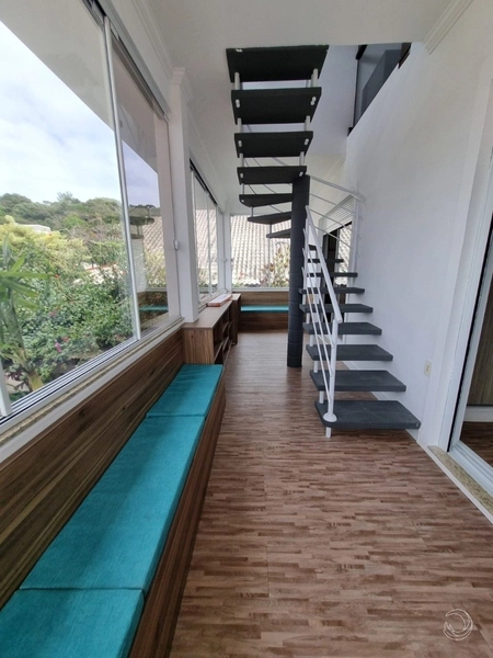 Casa residencial em Sambaqui com 5 dormitórios, sendo 3 suítes e 4 vg: 29ª foto da galeria de imagens do imóvel