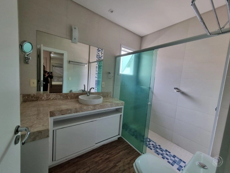 Casa residencial em Sambaqui com 5 dormitórios, sendo 3 suítes e 4 vg: 26ª foto da galeria de imagens do imóvel