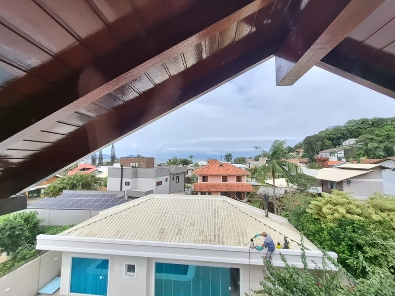 Casa residencial em Sambaqui com 5 dormitórios, sendo 3 suítes e 4 vg: 40ª foto da galeria de imagens do imóvel