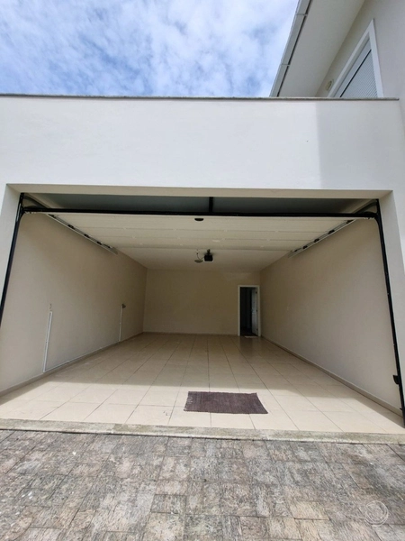 Casa residencial em Sambaqui com 5 dormitórios, sendo 3 suítes e 4 vg: 47ª foto da galeria de imagens do imóvel