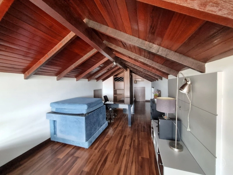 Casa residencial em Sambaqui com 5 dormitórios, sendo 3 suítes e 4 vg: 34ª foto da galeria de imagens do imóvel