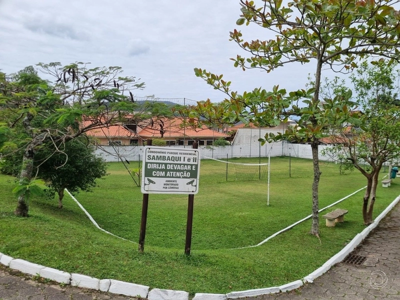 Casa residencial em Sambaqui com 5 dormitórios, sendo 3 suítes e 4 vg: 48ª foto da galeria de imagens do imóvel