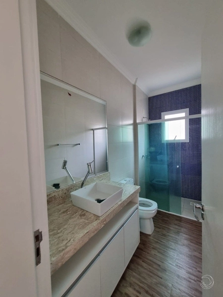 Casa residencial em Sambaqui com 5 dormitórios, sendo 3 suítes e 4 vg: 21ª foto da galeria de imagens do imóvel
