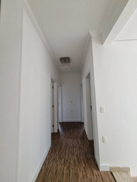Casa residencial em Sambaqui com 5 dormitórios, sendo 3 suítes e 4 vg: 42ª foto da galeria de imagens do imóvel