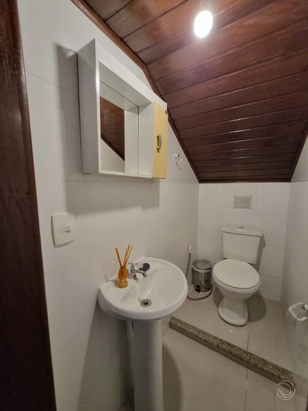 Casa residencial em Sambaqui com 5 dormitórios, sendo 3 suítes e 4 vg: 28ª foto da galeria de imagens do imóvel