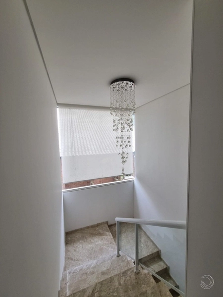 Casa residencial em Sambaqui com 5 dormitórios, sendo 3 suítes e 4 vg: 20ª foto da galeria de imagens do imóvel