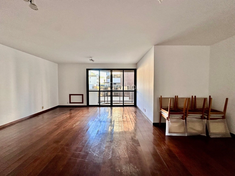 Apartamento no Centro com 4 dormitórios, sendo 1 suíte e 2 vagas: 4ª foto da galeria de imagens do imóvel