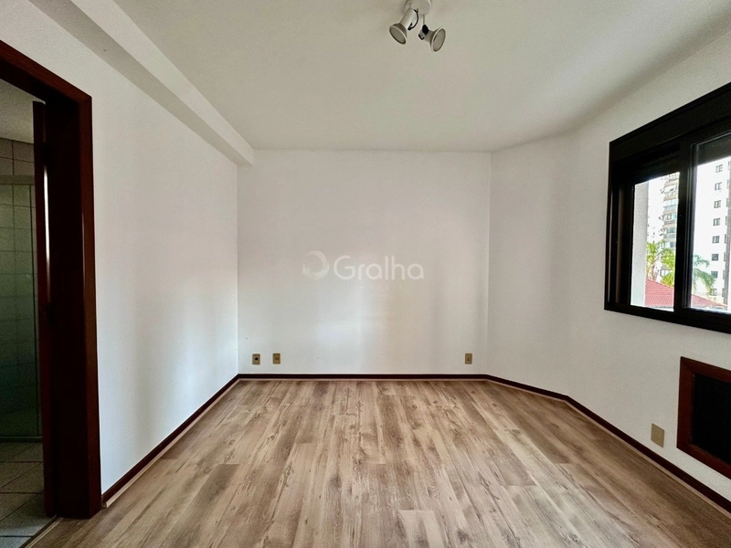 Apartamento no Centro com 4 dormitórios, sendo 1 suíte e 2 vagas: 6ª foto da galeria de imagens do imóvel