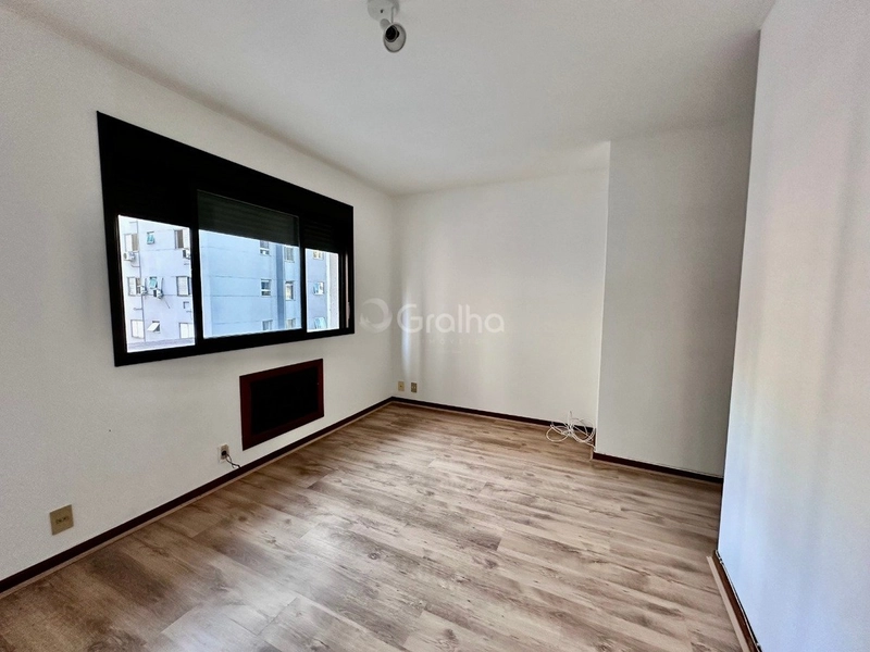 Apartamento no Centro com 4 dormitórios, sendo 1 suíte e 2 vagas: 14ª foto da galeria de imagens do imóvel