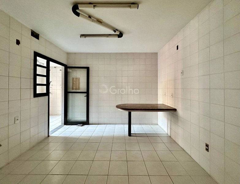 Apartamento no Centro com 4 dormitórios, sendo 1 suíte e 2 vagas: 17ª foto da galeria de imagens do imóvel