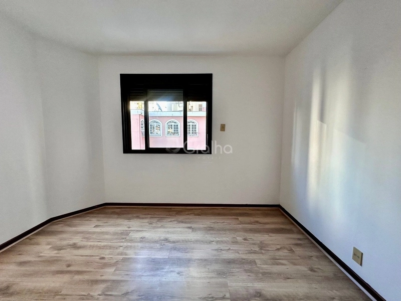 Apartamento no Centro com 4 dormitórios, sendo 1 suíte e 2 vagas: 5ª foto da galeria de imagens do imóvel