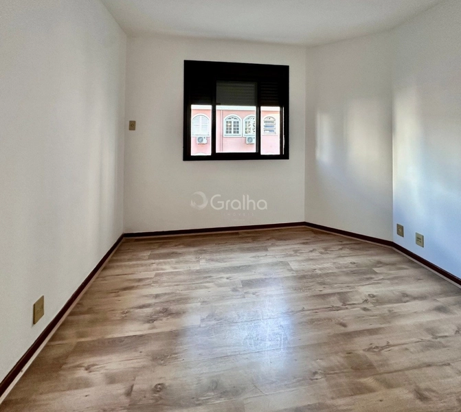 Apartamento no Centro com 4 dormitórios, sendo 1 suíte e 2 vagas: 12ª foto da galeria de imagens do imóvel