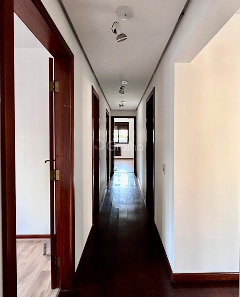 Apartamento no Centro com 4 dormitórios, sendo 1 suíte e 2 vagas: 9ª foto da galeria de imagens do imóvel