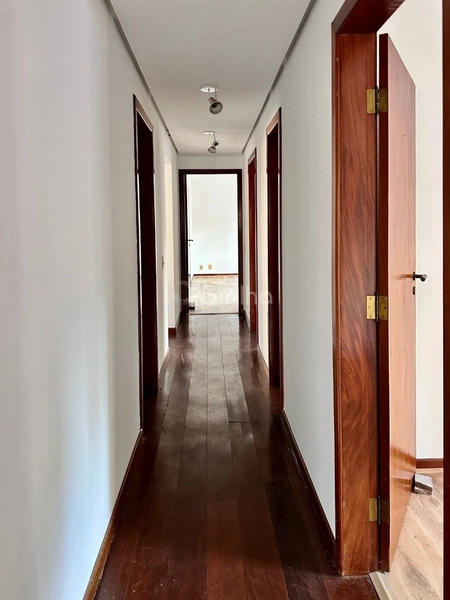 Apartamento no Centro com 4 dormitórios, sendo 1 suíte e 2 vagas: 15ª foto da galeria de imagens do imóvel