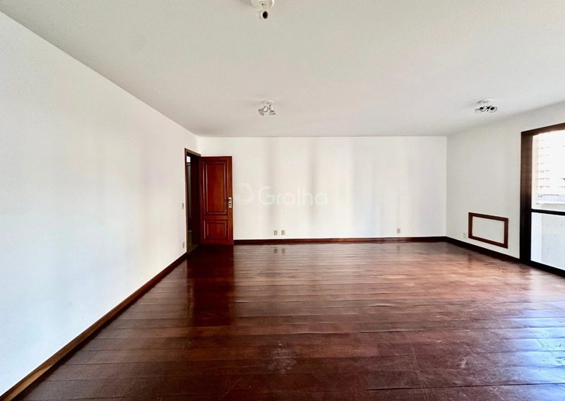 Apartamento no Centro com 4 dormitórios, sendo 1 suíte e 2 vagas: 1ª foto da galeria de imagens do imóvel
