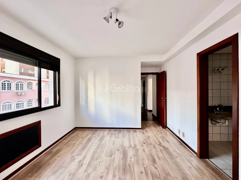 Apartamento no Centro com 4 dormitórios, sendo 1 suíte e 2 vagas: 8ª foto da galeria de imagens do imóvel