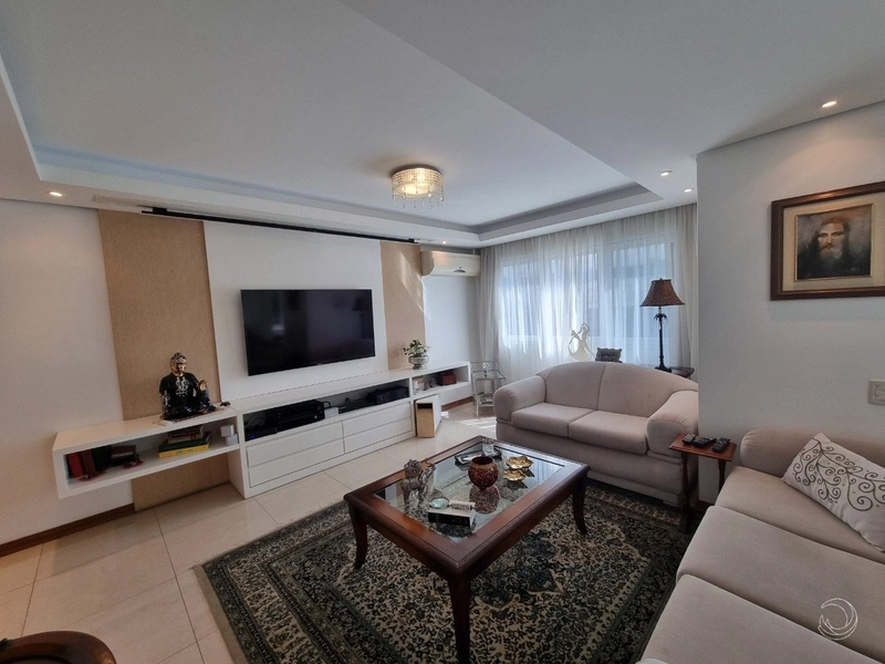 Apartamento na Agronômica com 3 dormitórios, sendo 1 suíte e 2 vagas: 2ª foto da galeria de imagens do imóvel