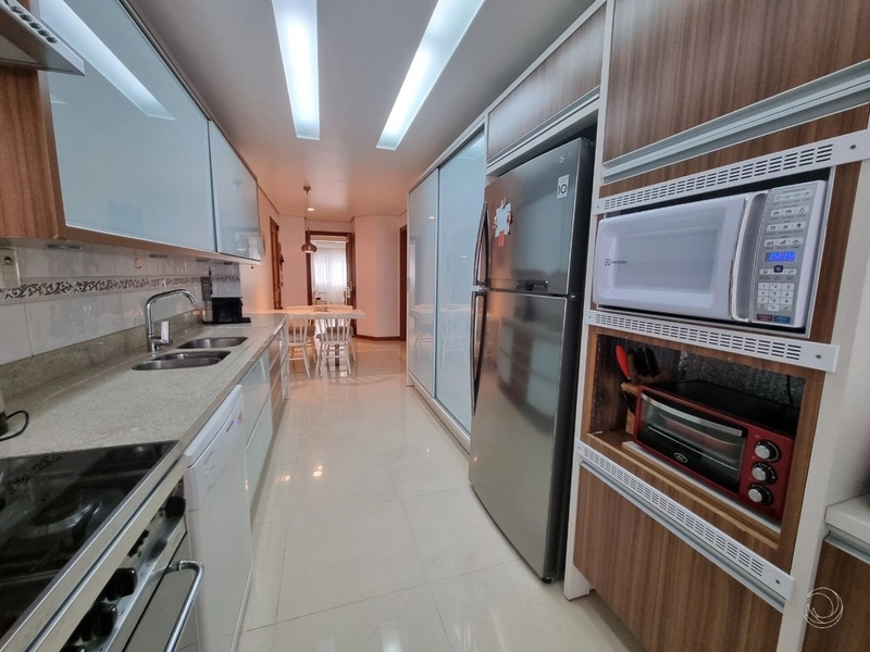 Apartamento na Agronômica com 3 dormitórios, sendo 1 suíte e 2 vagas: 10ª foto da galeria de imagens do imóvel