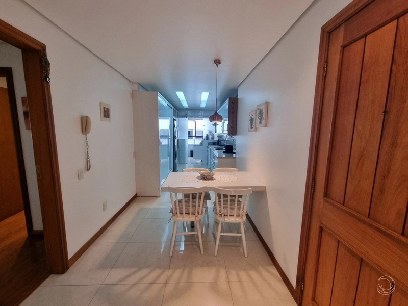 Apartamento na Agronômica com 3 dormitórios, sendo 1 suíte e 2 vagas: 11ª foto da galeria de imagens do imóvel