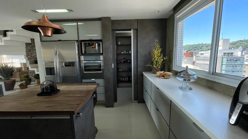 Cobertura duplex no Centro com vista para o mar, 3 suítes 231m²: 8ª foto da galeria de imagens do imóvel