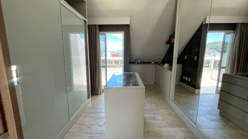 Cobertura duplex no Centro com vista para o mar, 3 suítes 231m²: 32ª foto da galeria de imagens do imóvel