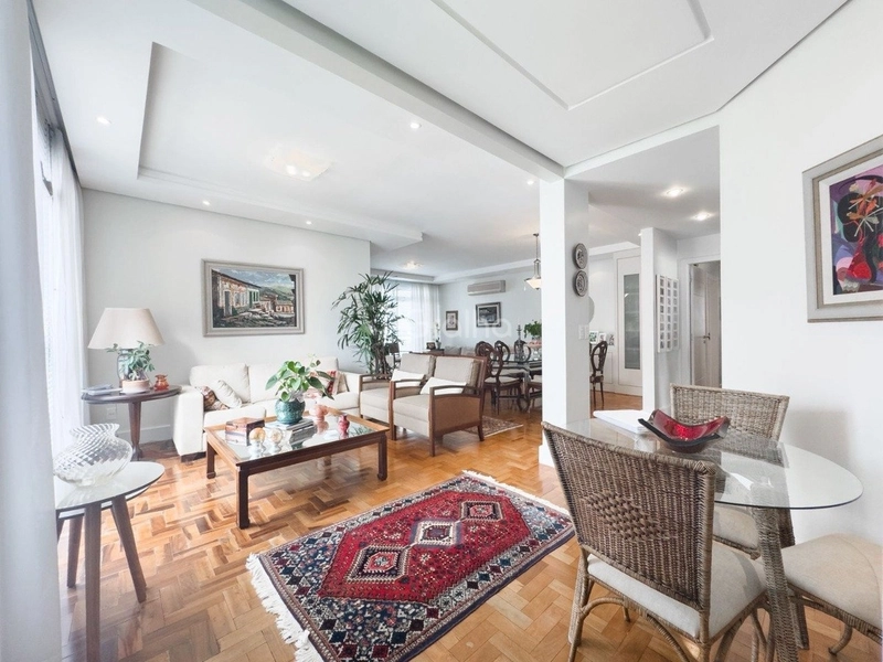 Apartamento na Beira Mar com 3 dormitórios, sendo 1 suítes e 1 vaga: 2ª foto da galeria de imagens do imóvel