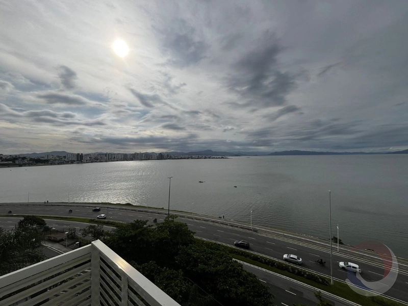 Apartamento na Beira Mar com 4 dormitórios, sendo 1 suítes e 2 vagas: 14ª foto da galeria de imagens do imóvel