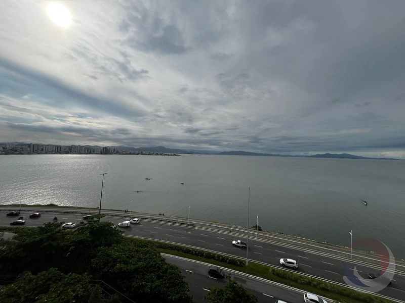Apartamento na Beira Mar com 4 dormitórios, sendo 1 suítes e 2 vagas: 13ª foto da galeria de imagens do imóvel