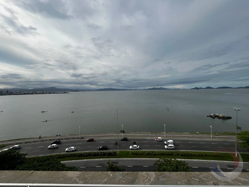 Apartamento na Beira Mar com 4 dormitórios, sendo 1 suítes e 2 vagas: 15ª foto da galeria de imagens do imóvel