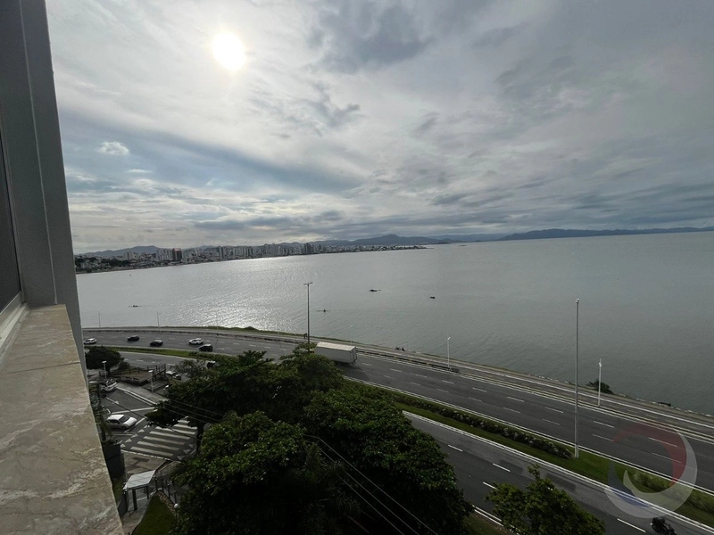 Apartamento na Beira Mar com 4 dormitórios, sendo 1 suítes e 2 vagas: 9ª foto da galeria de imagens do imóvel