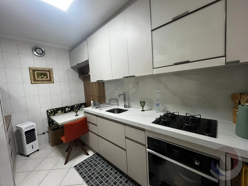 Apartamento na Beira Mar com 4 dormitórios, sendo 1 suítes e 2 vagas: 6ª foto da galeria de imagens do imóvel