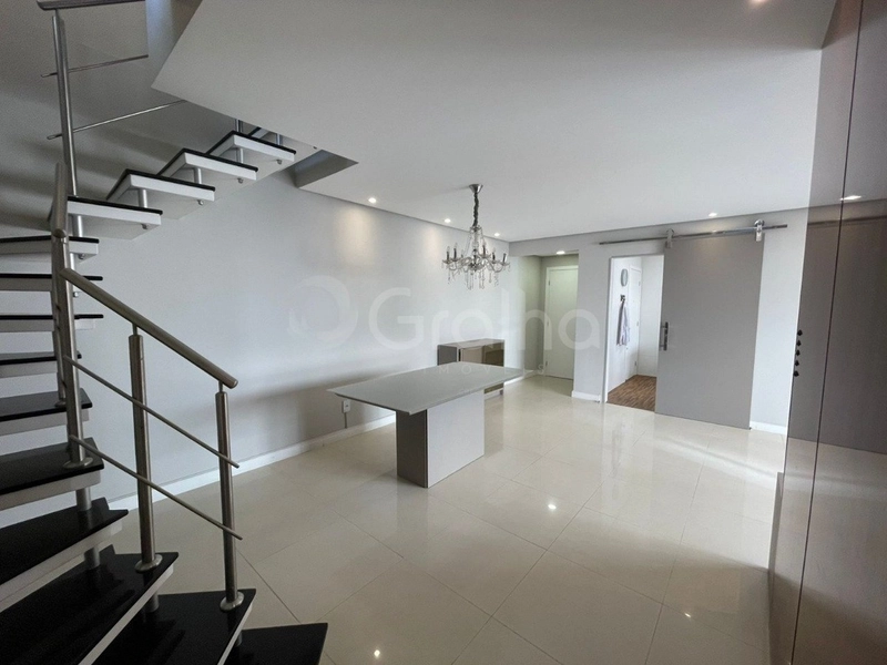 Cobertura em Coqueiros duplex com 3 dormitórios, sendo 1 suíte: 3ª foto da galeria de imagens do imóvel