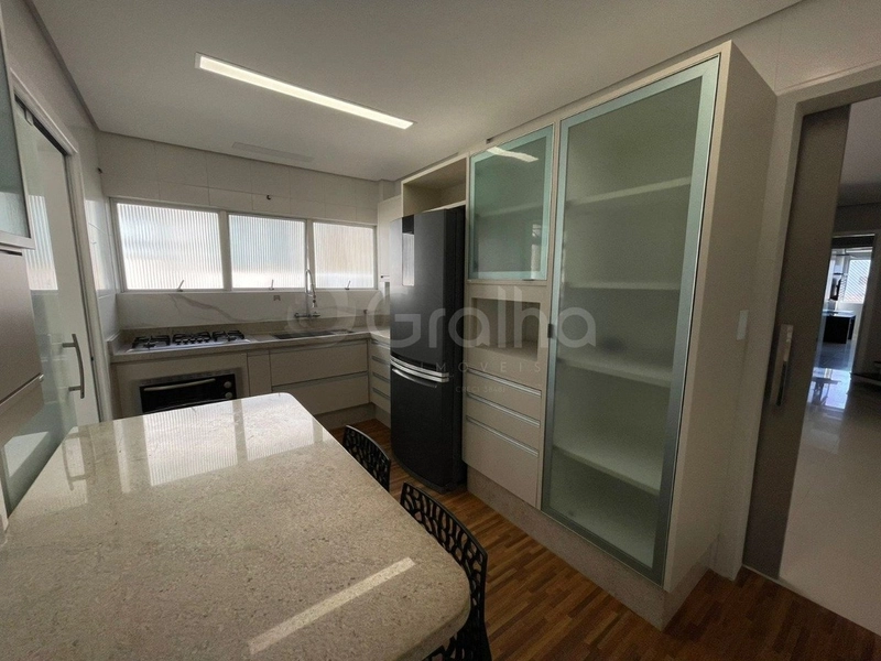 Cobertura em Coqueiros duplex com 3 dormitórios, sendo 1 suíte: 5ª foto da galeria de imagens do imóvel