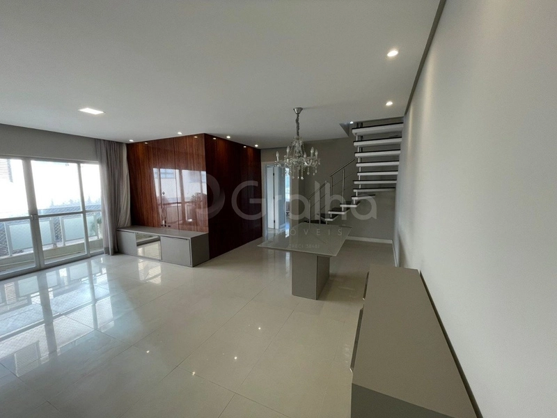 Cobertura em Coqueiros duplex com 3 dormitórios, sendo 1 suíte: 1ª foto da galeria de imagens do imóvel