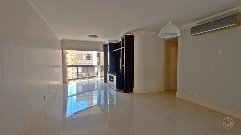 Apartamento no Centro com 04 dormitórios, sendo 01 suítes e 3 vagas: 1ª foto da galeria de imagens do imóvel