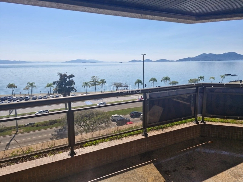 Apartamento na Beira Mar com 4 dormitórios, sendo 2 suítes e 2 vagas: 2ª foto da galeria de imagens do imóvel