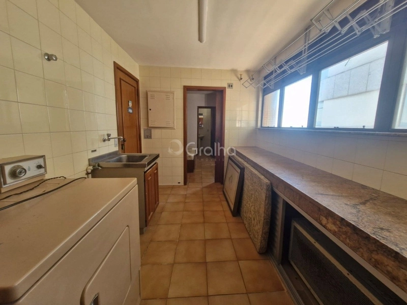 Apartamento na Beira Mar com 4 dormitórios, sendo 2 suítes e 2 vagas: 11ª foto da galeria de imagens do imóvel