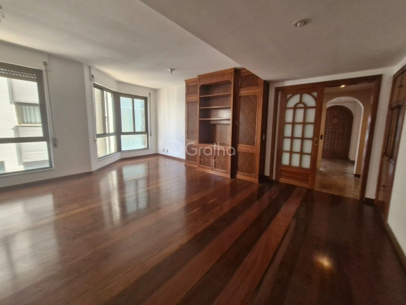 Apartamento na Beira Mar com 4 dormitórios, sendo 2 suítes e 2 vagas: 5ª foto da galeria de imagens do imóvel
