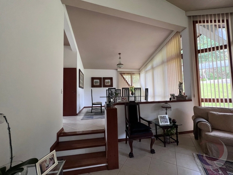 Casa Residencial com 5 dormitórios, sendo 1 suíte: 9ª foto da galeria de imagens do imóvel