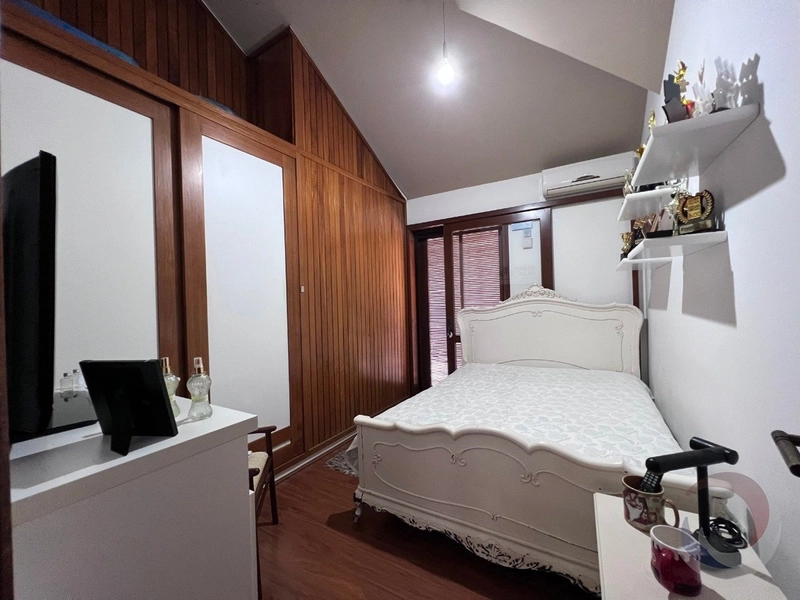 Casa Residencial com 5 dormitórios, sendo 1 suíte: 24ª foto da galeria de imagens do imóvel