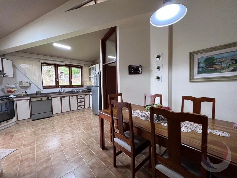 Casa Residencial com 5 dormitórios, sendo 1 suíte: 15ª foto da galeria de imagens do imóvel