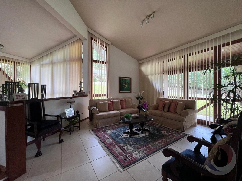 Casa Residencial com 5 dormitórios, sendo 1 suíte: 10ª foto da galeria de imagens do imóvel